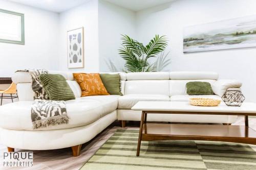 Spacious Bright Suite - Sleeps 4 - King Bed - NFLX
