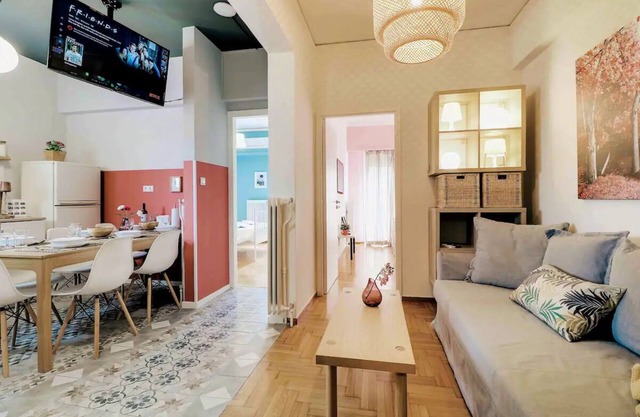 Spacious Central Flat 3min to Metro AC Netflix PC!
