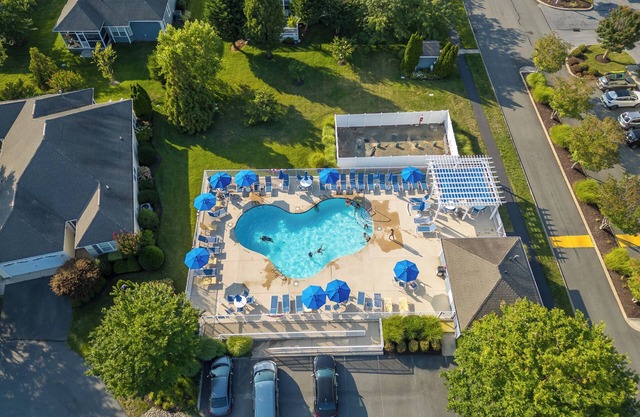 Spacious/Clean/Stunning Townhouse in Rehoboth Beach Pool Sleeps 12