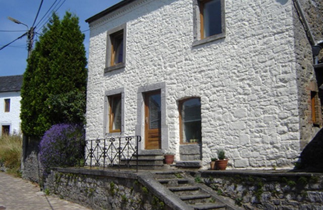 Spacious, comfortable 4-person house Joint heated pool/fireplace, garden.