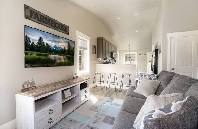 Spacious & Comfy home near the Yellowstone River!