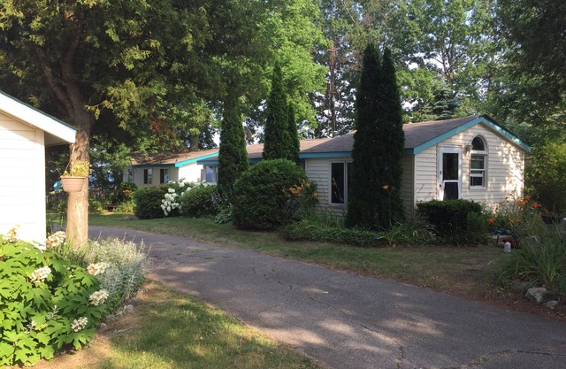 Spacious Cottage Overlooking Lake Huron #2