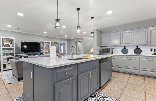 Spacious, cozy retreat, close to beaches, shopping, food & fun @ the Gulf Coastn
