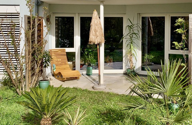 Spacious designer vacation apartment with garden terrace and WLAN