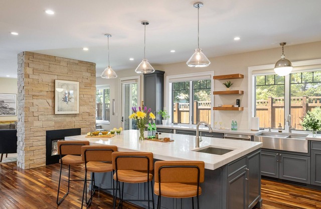 Spacious Downtown Gem, Steps to Pearl St Mall & CU