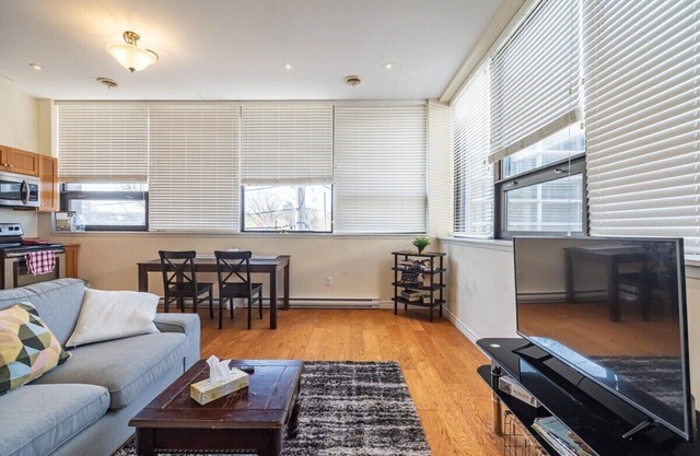 Spacious Downtown Loft with AC