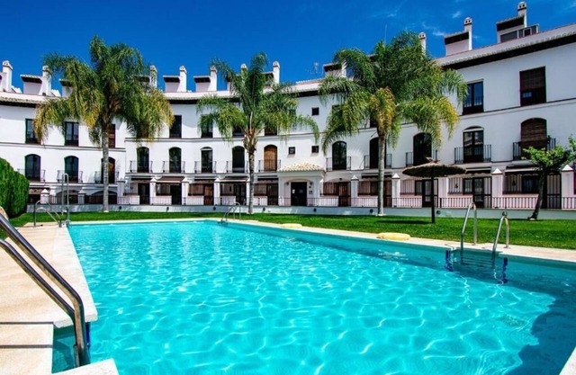 Spacious duplex apt; large roof terrace boasting amazing views & shared pools