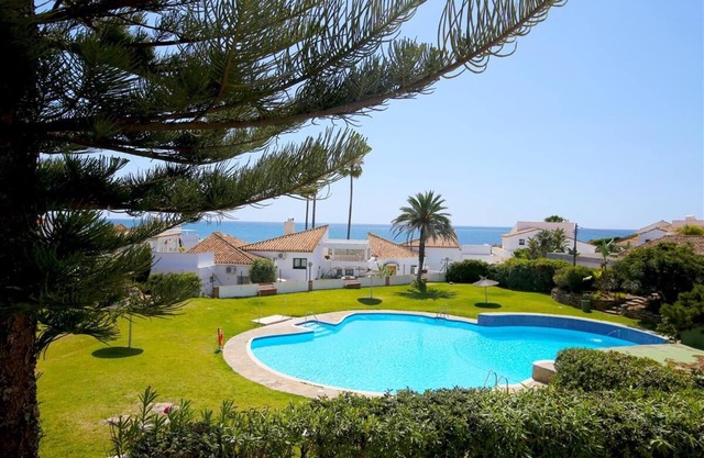 Spacious family villa with air con and sea views, Close to beaches, gardens, pool and town
