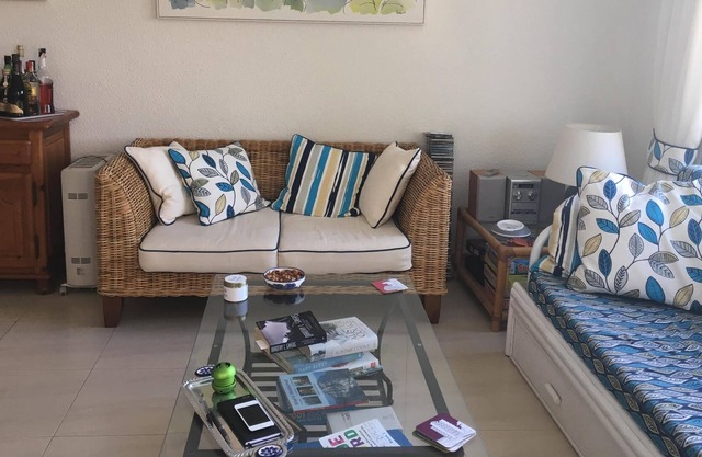 Spacious flat with lovely views set in conservation area.