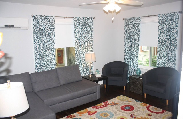 Spacious garage apartment in central historic Hyde Park