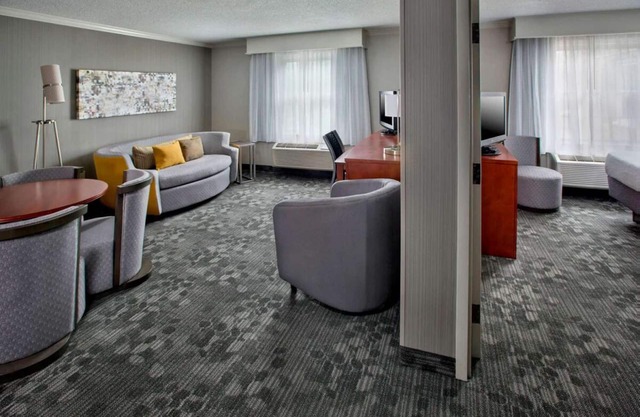 Spacious Good-Value Accommodation! Near Wampum Lake Park, Pet-Friendly!