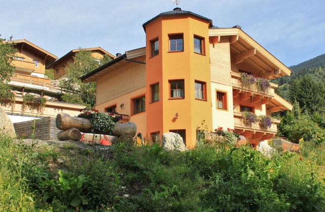 Spacious Holiday Home in Saalbach Hinterglemm near Ski Area