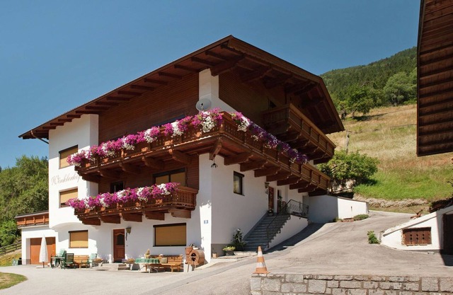 Spacious holiday apartment in the Ötztal with mountain view