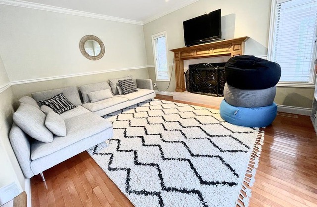 Spacious home, access to trails, minutes from Beach Ave, perfect for families