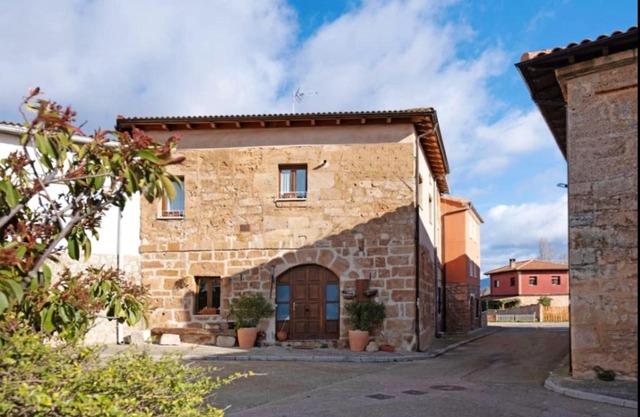 Spacious House in Llano de Bureba with Fireplace & Mountain View