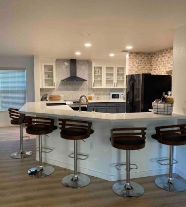 Spacious house with backyard - close to everything