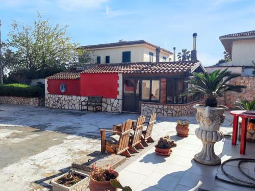 Spacious house with sea view in Pachino, capacity 9 pers.