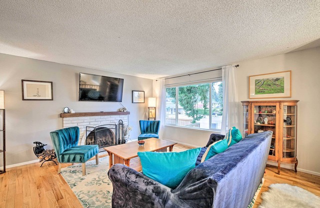 Spacious Kent Getaway w/Yard, Deck + Grill!