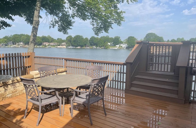 Spacious Lake Front Home with Private Dock On Lake Morse- AMAZING VIEWS!