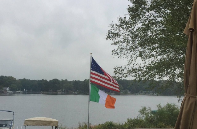Spacious Lake Home Close To Notre Dame