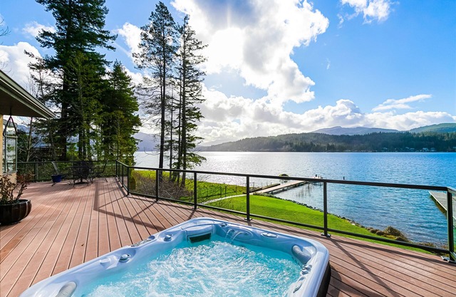 Spacious Lake Whatcom Waterfront Home - Luxury from Sunrise to Sunset!