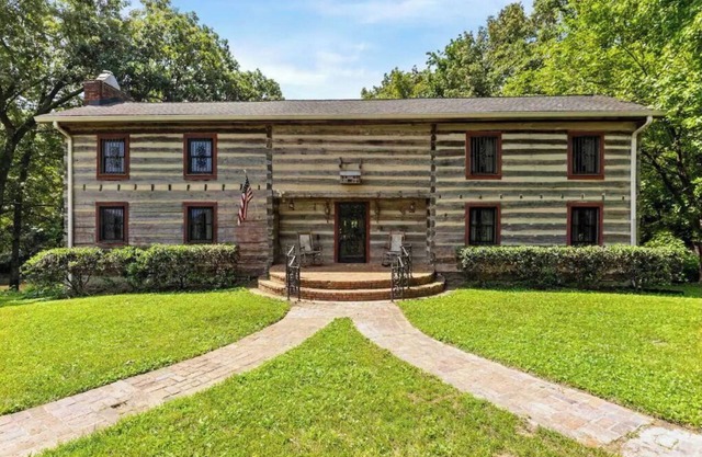 Spacious Large Cabin at Harding near I-65/Downtown Franklin