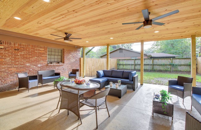 Spacious Little Rock Home w/Patio - 9 Mi to Dtwn!