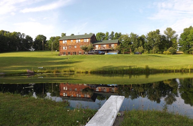Spacious Log Home Retreat With Amazing 25 mile View Of Delaware County