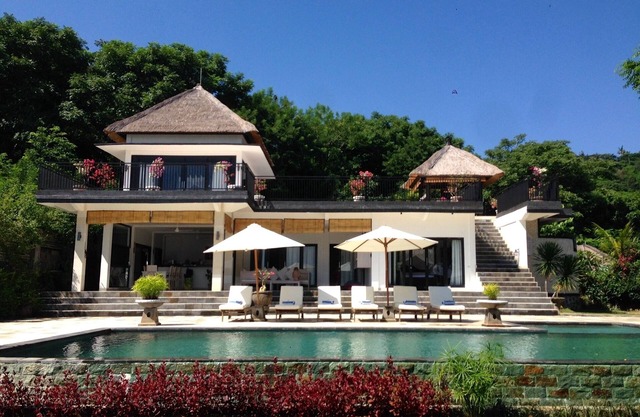 Spacious Luxurious Villa With Amazing Views on the Hills and the Sea