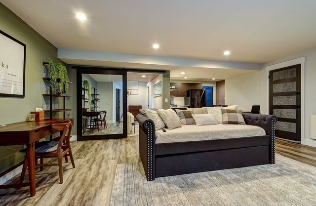 Spacious Luxury Apt w/New Finishes + Great Views