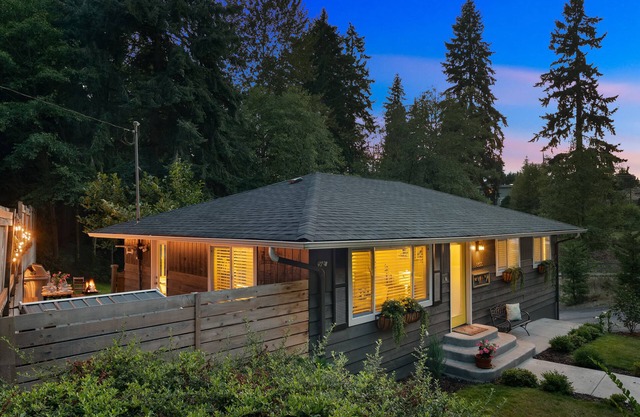Spacious Main Street Retreat ~ Backyard ~ Parking!