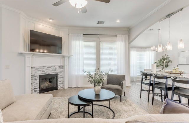Spacious Modern Comfort | Fabulous 15th!