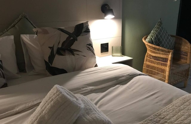 Spacious & Modern Unit ll Close to OR Tambo ll Quiet & Safe