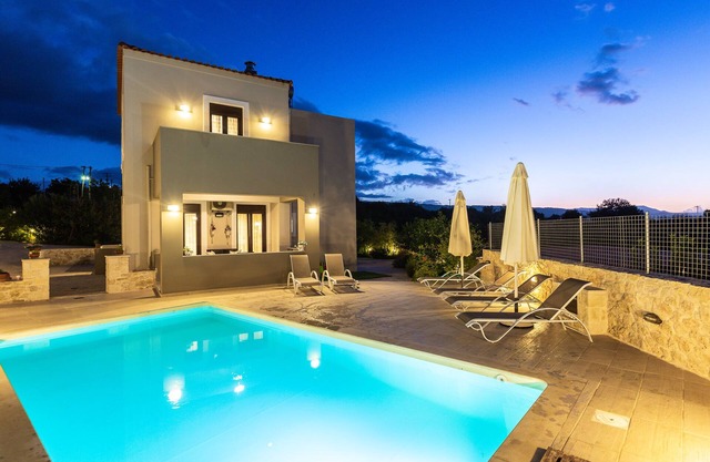 Spacious Modern Villa with Pool and Amazing View!