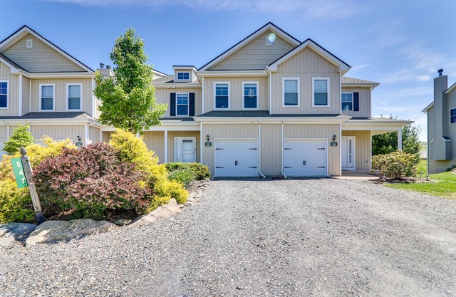 ⭐️ Spacious Mountaintop Oasis at Camelback | 2,500 SF w/Game Room, Deck & A/C