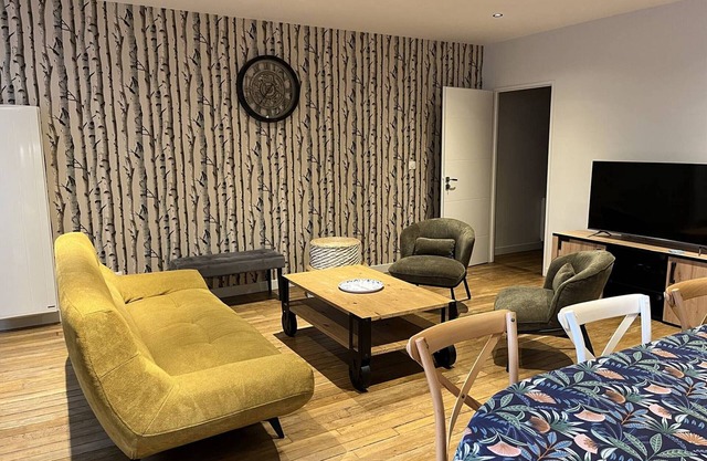 Spacious New Apartment in City Center for 10/12 Guests with Modern Amenities
