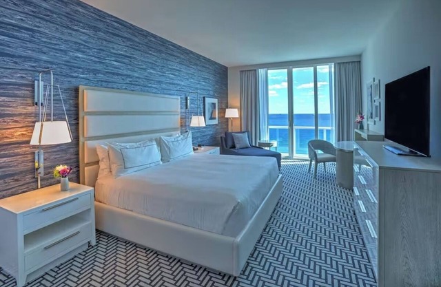 Spacious Oceanfront Balcony Room Perfect for Couples and Solo Travelers