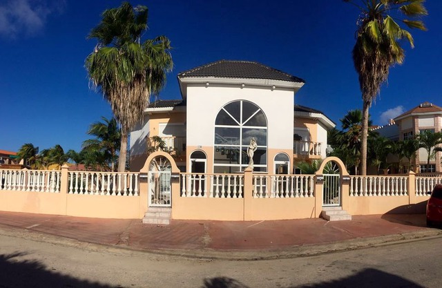 Spacious Penthouse 5 min from Eagle Beach, Aruba
