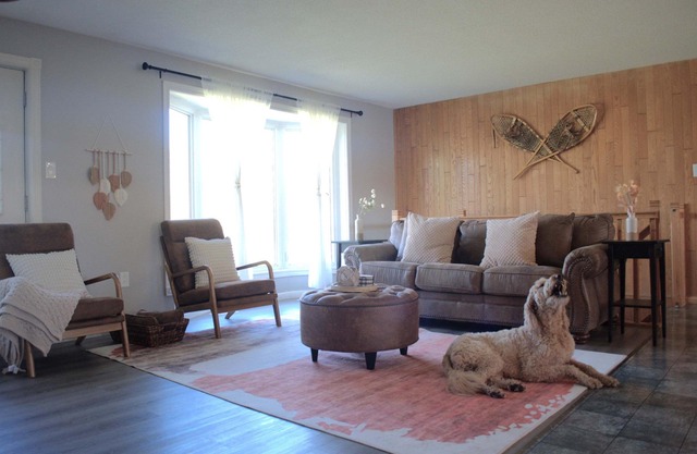 Spacious & Private Waterfront Cottage Near Barrys Bay & Algonquin Park