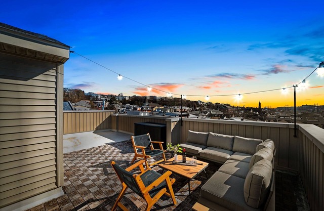 Spacious & Quiet, 5 Min Walk to Main St, Rooftop Lounge!