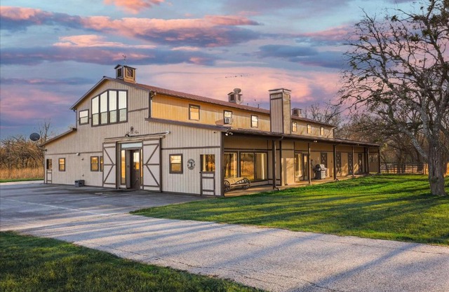 Spacious Ranch Style Home w Cinema Room