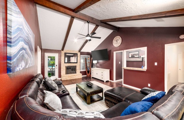 Spacious Retreat with Private Pool, Patio and 8 Beds