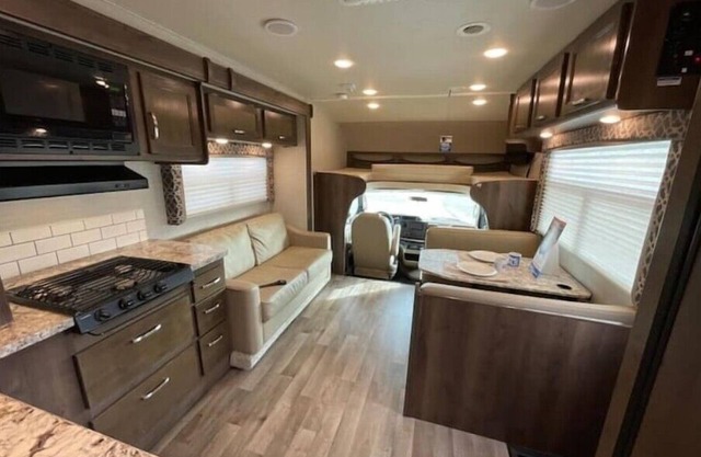 Spacious RV - Open Tulip Time