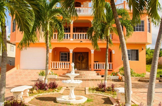 Spacious Seaside Retreat with Breathtaking Views & Grand Design - Near Ocho Rios