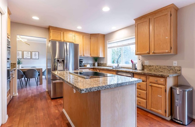Spacious & Serene 6-Br Family Retreat in Kirkland
