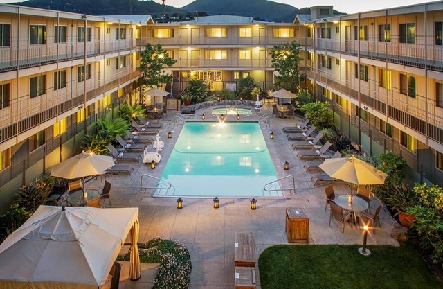 Spacious Suite | Courtyard | Outdoor Pool | Free Parking | BBQ Area