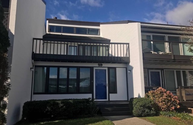 Spacious Townhouse Steps to Private Beach, Pool & Tennis Courts