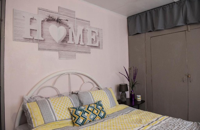 Spacious Vacation House or Room Only, Olongapo city center.