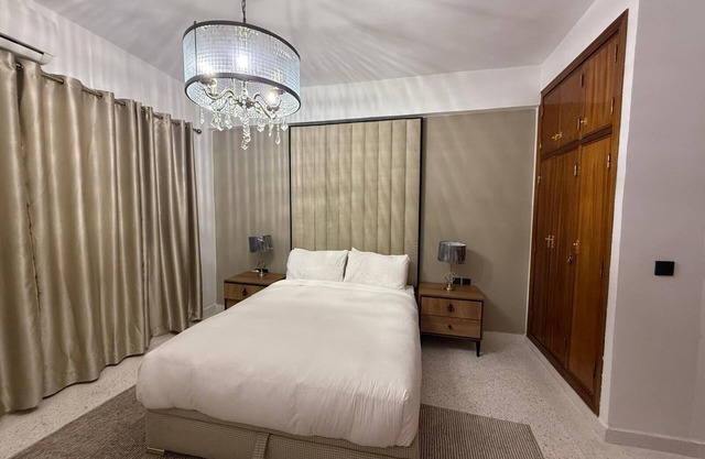 Spacious villa ideal for large families, close to city centre and local shops