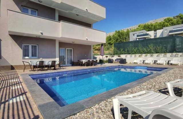 Spacious Villa "La Famiglia" with private heated pool